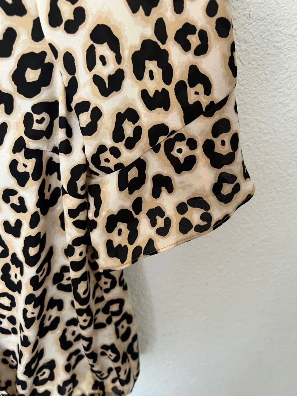 Sanctuary Beige and Black Leopard Print Wrap Blouse size Med - Picture 5 of 6